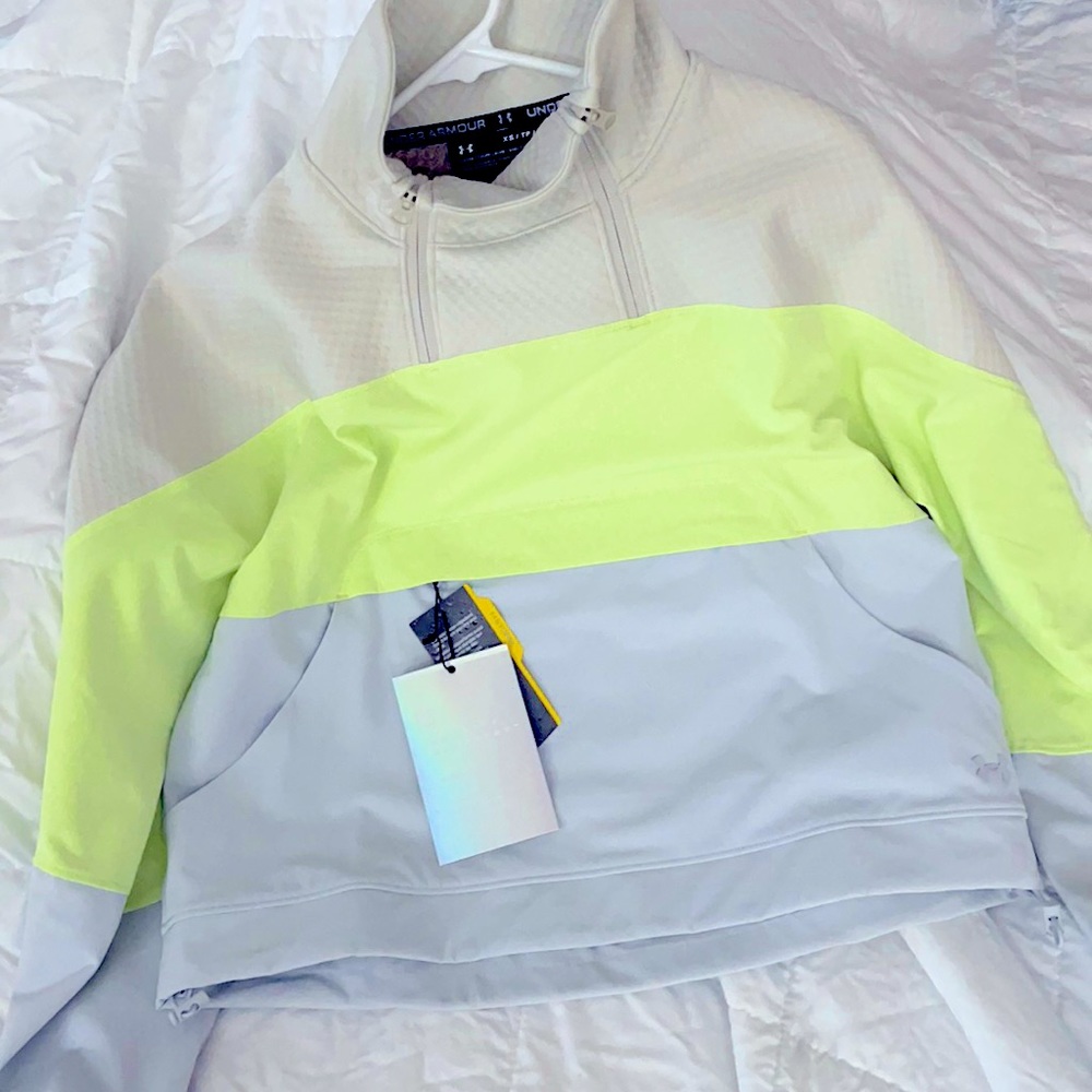 Under Armour jacket keeps you dry and light fit never worn